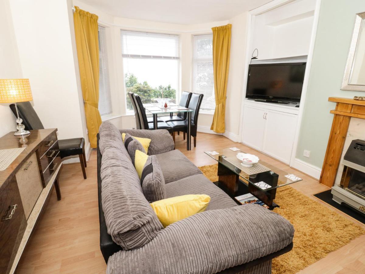 Llys Madoc, Basement Apartment Penmaen-mawr Eksteriør billede